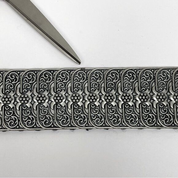 Belt Large Silver Toned Fishscale Rhinestone Flower Buckle Elastic 30 1/2 Inches - Picture 6 of 8